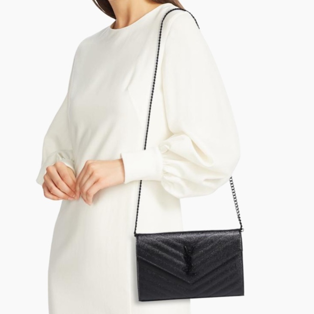 Saint Laurent CLASSIC CASSANDRE CHAIN WALLET IN GRAIN DE POUDRE
LEATHER